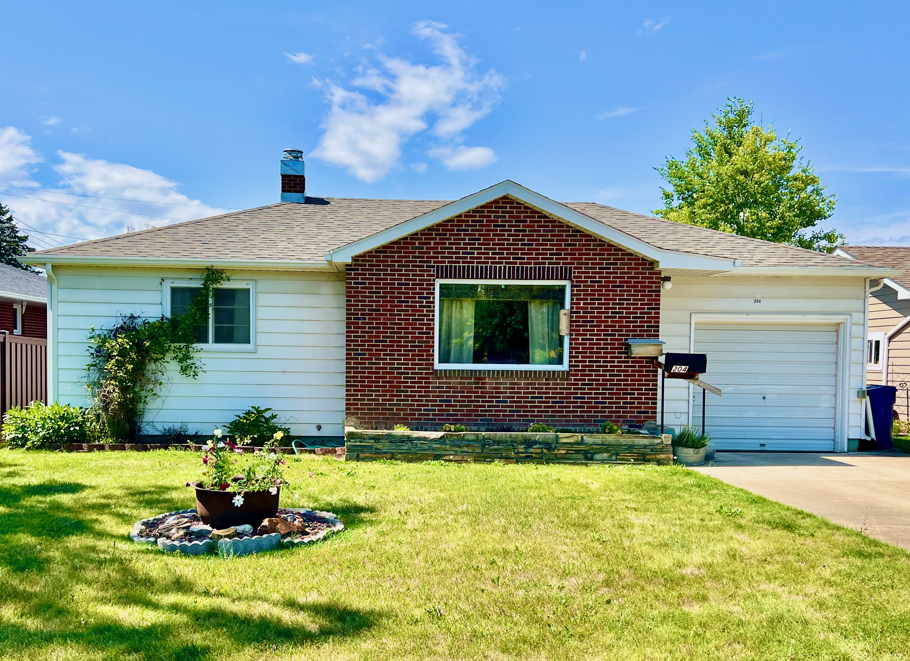 204 E Lake Ave